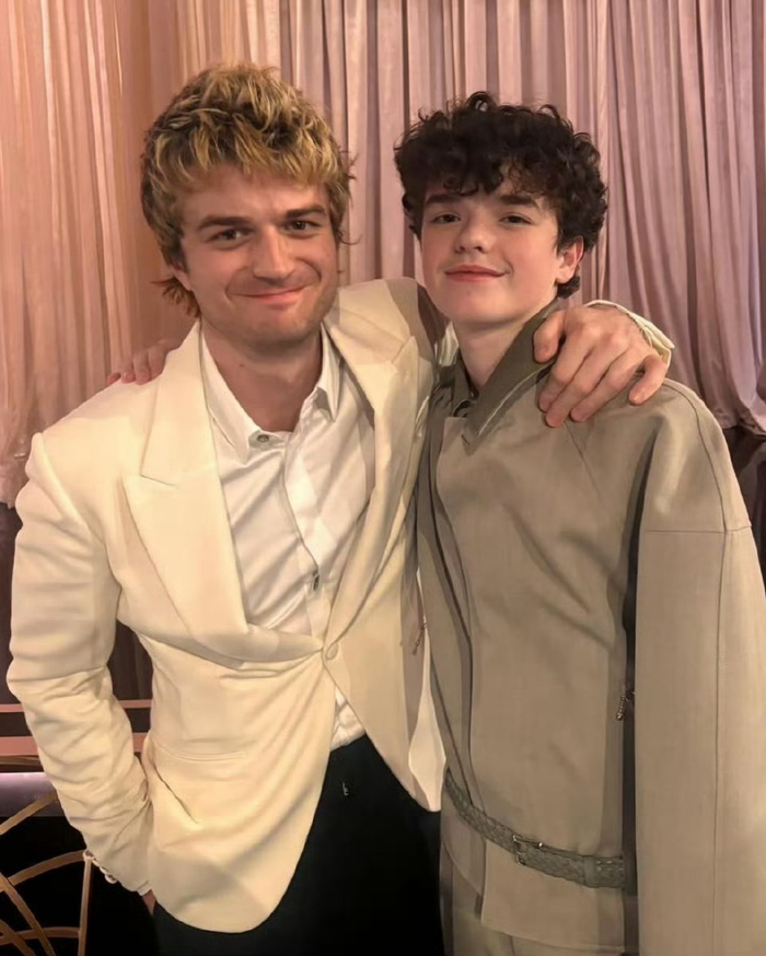 手机游戏下载-欧文·库珀金球奖追星合影|金球奖颁奖典礼|颁奖典礼_新浪体育_新浪新闻