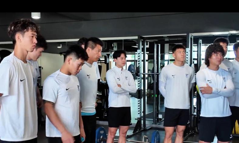 手机游戏-大连宁缺毋滥！引王禹+河南后卫 不如锻炼彭顺杰黄山！邝兆镭擦肩