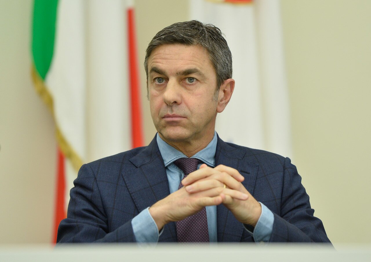 九游云游戏-科斯塔库塔提醒巴尔泰萨吉：当时不应该等球，而应该主动去争球