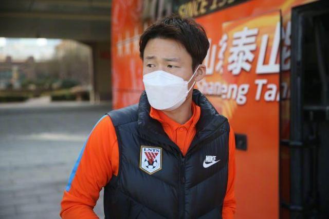 手机游戏-中超冬窗引援一览：广州队只出不进 泰山连签强援